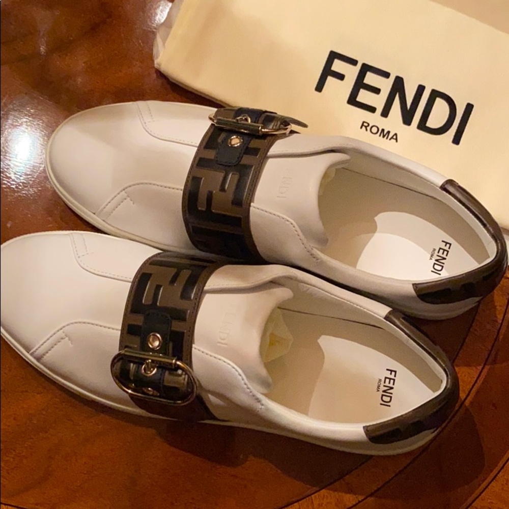 FENDI logo-embossed leather sneakers
